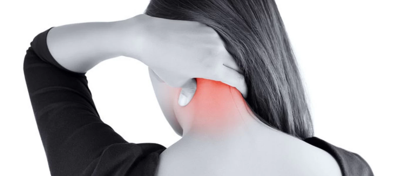 Πιάσιμο στο αυχένα: Δείτε τι πρέπει να κάνετε για να ανακουφιστείτε